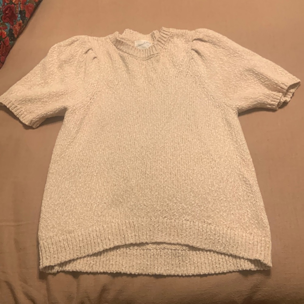 great short sleeve sweater. It has a little puffy sleeves.